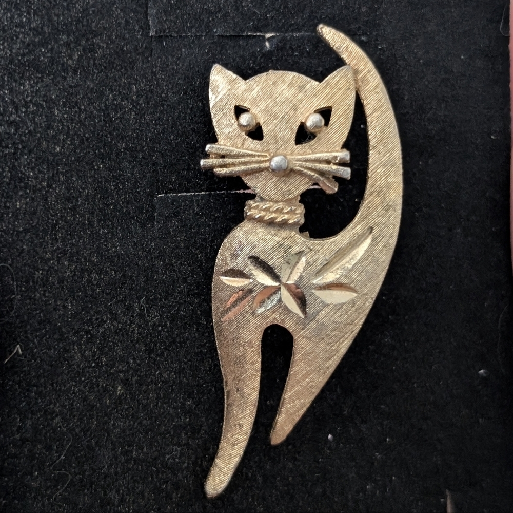 VINTAGE MAMSELLE Signed Mid-Century Modern Textured Gold Cat Kitty Pin Brooch
